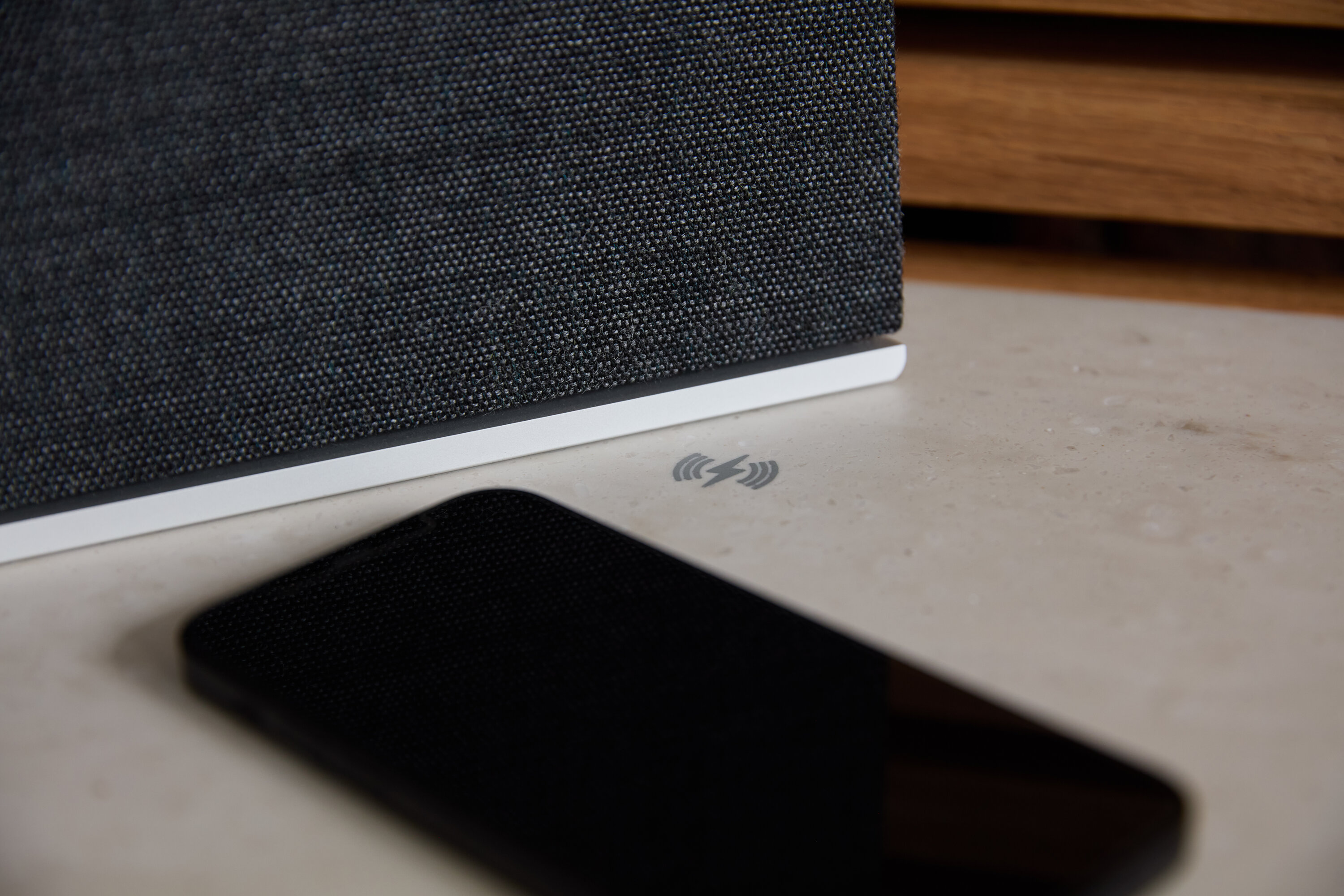 bed-adjustable-dux-bang-olufsen-pie-3.jpg